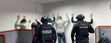 Угрожали расправой и распространением порно-фото: 360 тысяч украинцев пострадали от коллекторов